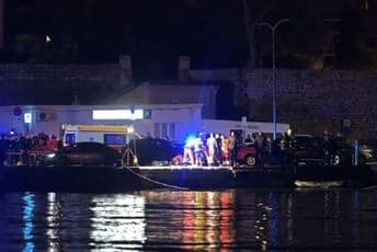 U Zadru poginule dvije osobe: Trkali se automobilima pa završili u moru U Zadru poginule dvije osobe: Trkali se automobilima pa završili u moru