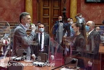 Skupština Srbije: Obradovća udaljili na početku sjednice, duvao u pištaljku Skupština Srbije: Obradovća udaljili na početku sjednice, duvao u pištaljku