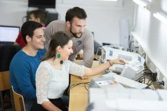 Uz mjere opreza provjere znanja u amfiteatrima Elektrotehničkog fakulteta Uz mjere opreza provjere znanja u amfiteatrima Elektrotehničkog fakulteta