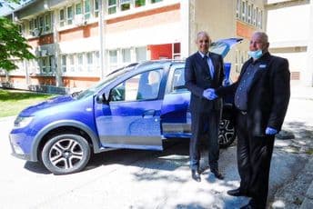 Prijestonica kupila vozilo Domu zdravlja Cetinje Prijestonica kupila vozilo Domu zdravlja Cetinje