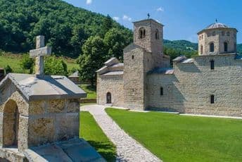 Smatramo nečasnim da neko okrivljuje pravoslavne sveštenike za širenje zarazne bolesti Smatramo nečasnim da neko okrivljuje pravoslavne sveštenike za širenje zarazne bolesti