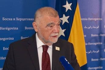 Mesić: BiH je na respiratoru, rješenje je građanska država, Čović ne radi za Hrvate Mesić: BiH je na respiratoru, rješenje je građanska država, Čović ne radi za Hrvate