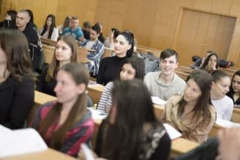 Jovović: Filološki efikasno organizuje virtuelnu nastavu, ali željno iščekuje povratak u svoj fizički prostor Jovović: Filološki efikasno organizuje virtuelnu nastavu, ali željno iščekuje povratak u svoj fizički prostor