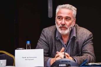 Izbačen iz kriznog štaba, ali zato sada osniva - Vitezove redova zmaja Izbačen iz kriznog štaba, ali zato sada osniva - Vitezove redova zmaja