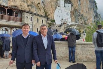 Poslanici DF pod Ostrogom Poslanici DF pod Ostrogom