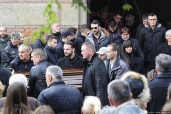 Ko je Miloš Nilović zvani Runjo kog je maskirani napadač tražio na Vračaru Vojkan Kostić i Miloš Nilović na sahrani Vladimira Popovića