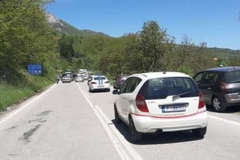 Građani blokirali put Berane - Andrijevica - Plav Građani blokirali put Berane - Andrijevica - Plav