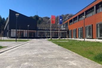 Nova zgrada Fakulteta likovnih umjetnosti i bolji uslovi rada privlače kandidate za upis, konsultacije već počele Nova zgrada Fakulteta likovnih umjetnosti i bolji uslovi rada privlače kandidate za upis, konsultacije već počele