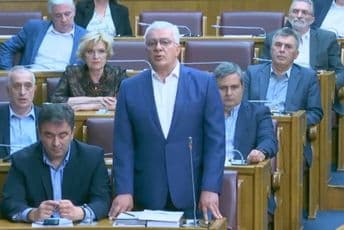 Mandić: Ako Joanikija pošaljete u Spuž, prekršiću obećanje dato Amfilohiju, spremite uniforme (VIDEO) Mandić: Ako Joanikija pošaljete u Spuž, prekršiću obećanje dato Amfilohiju, spremite uniforme (VIDEO)