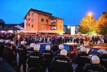 Okupljanje građana i u Beranama (VIDEO) Okupljanje građana i u Beranama (VIDEO)