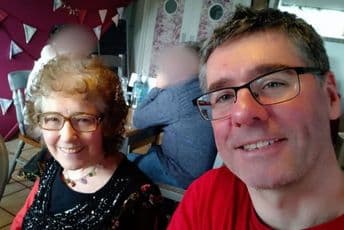 Preko video poziva sam tješio majku dok je umirala Preko video poziva sam tješio majku dok je umirala