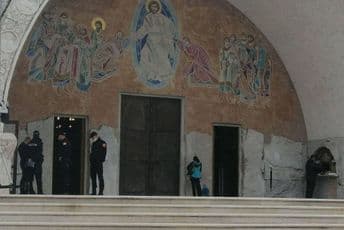 Uhapšena osoba koja je pokušala da organizuje okupljanje kod Hrama Hristovog vaskrsenja Uhapšena osoba koja je pokušala da organizuje okupljanje kod Hrama Hristovog vaskrsenja