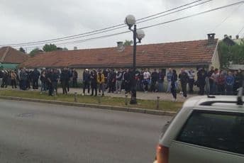 VIDEO: Građani se razišli, protest u Nikšiću večeras prošao bez incidenata VIDEO: Građani se razišli, protest u Nikšiću večeras prošao bez incidenata