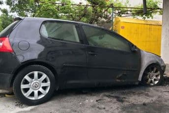 Izgorio automobil penzionisanog budvanskog policajca Izgorio automobil penzionisanog budvanskog policajca