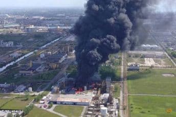 Venecija: Eksplozija i požar u fabrici hemijskih proizvoda Venecija: Eksplozija i požar u fabrici hemijskih proizvoda