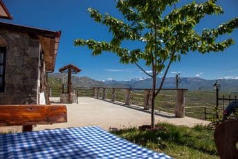 Zavirite u seosko domaćinstvo „Stara pjesma“ (VIDEO) Zavirite u seosko domaćinstvo „Stara pjesma“ (VIDEO)