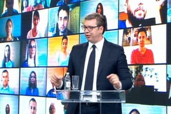 Vučić između Mapetovaca i Matriksa (FOTO/VIDEO) Vučić između Mapetovaca i Matriksa (FOTO/VIDEO)