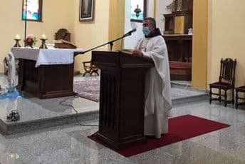 FOTO Prve službe u katoličkim crkvama nakon dva mjeseca FOTO Prve službe u katoličkim crkvama nakon dva mjeseca