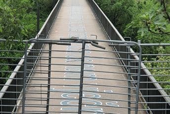 Završeno oslikavanje mosta "Gazela" (Foto) Završeno oslikavanje mosta "Gazela" (Foto)