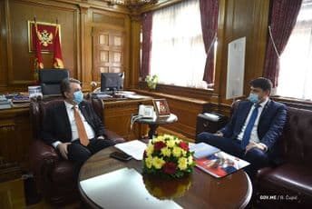 Nuhodžić poručio Božoviću: Postoje nerazumijevanja u vezi Zakona o slobodi vjeroispovijesti Nuhodžić poručio Božoviću: Postoje nerazumijevanja u vezi Zakona o slobodi vjeroispovijesti