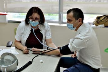 Ministar odbrane i vojnici donirali krv Ministar odbrane i vojnici donirali krv