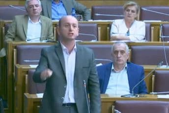 (VIDEO) Knežević: Upadaćemo u stanove političkih nalogodavaca ako nastave da se obračunavaju sa DF (VIDEO) Knežević: Upadaćemo u stanove političkih nalogodavaca ako nastave da se obračunavaju sa DF