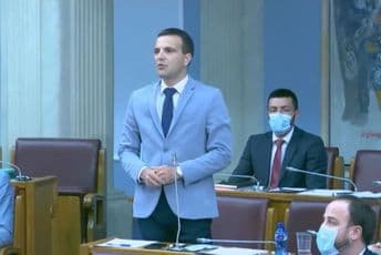 Papović: Cilj srpske politike je mobilisati Crnogorce da ginu za interese Srbije (VIDEO) Papović: Cilj srpske politike je mobilisati Crnogorce da ginu za interese Srbije (VIDEO)