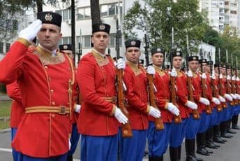 Počasna paljba povodom Dana nezavisnosti Počasna paljba povodom Dana nezavisnosti