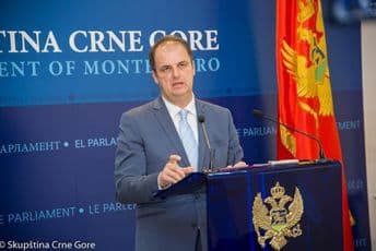 Koalicija Albanci odlučno uputila u proceduru Predlog zakona o otklanjanju posljedica oduzimanja imovine u uvali Valdanos Koalicija Albanci odlučno uputila u proceduru Predlog zakona o otklanjanju posljedica oduzimanja imovine u uvali Valdanos