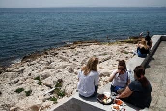 Turistička sezona u Grčkoj počinje 15. juna Turistička sezona u Grčkoj počinje 15. juna