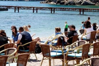 Ugostitelji na primorju pesimistični: Biće puno samo vikendom kad se spuste naši Ugostitelji na primorju pesimistični: Biće puno samo vikendom kad se spuste naši