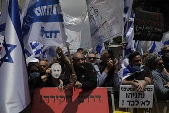 Suđenje izraelskom premijeru: Ispred suda protivnici i pristalice Netanjahua Suđenje izraelskom premijeru: Ispred suda protivnici i pristalice Netanjahua