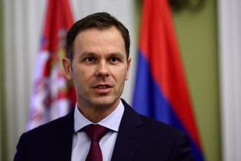 Srbija: Počela isplata građana koji su se javili za po 100 eura Srbija: Počela isplata građana koji su se javili za po 100 eura