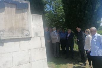 Vuković na Ravnom lazu: Plamen slobode koji je zapaljen u julu 1941. nikad se neće ugasiti Vuković na Ravnom lazu: Plamen slobode koji je zapaljen u julu 1941. nikad se neće ugasiti