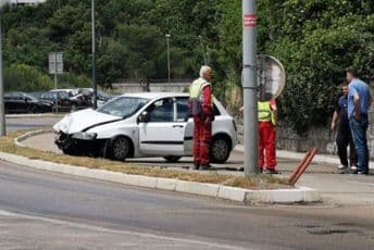 Udes u Rafailovićima, zatvorena desna traka Udes u Rafailovićima, zatvorena desna traka