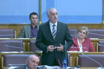 Predrag Bulatović predvodi listu „poslaničkih veterana“ Predrag Bulatović predvodi listu „poslaničkih veterana“