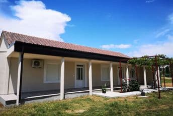 Rašovićima adaptirana kuća, porodica u novom domu