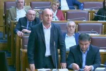 Knežević Markoviću: Vi ste 30-godišnja pandemija, naspram vas korona nam dođe kao urmašice Knežević Markoviću: Vi ste 30-godišnja pandemija, naspram vas korona nam dođe kao urmašice