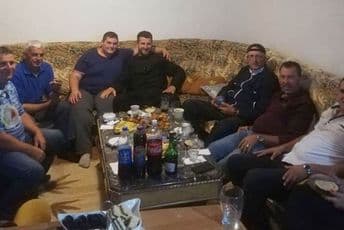 Sveštenik posjetio porodicu mladića koji ga je napao Sveštenik posjetio porodicu mladića koji ga je napao