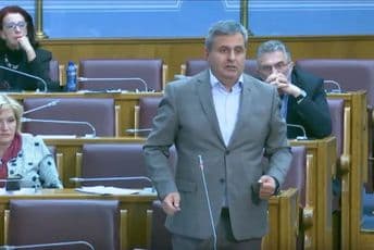 Radunović DPS-u: Dok ste još u snazi pomognite banke sperme da se proširi svijetom ta inteligencija (VIDEO) Radunović DPS-u: Dok ste još u snazi pomognite banke sperme da se proširi svijetom ta inteligencija (VIDEO)