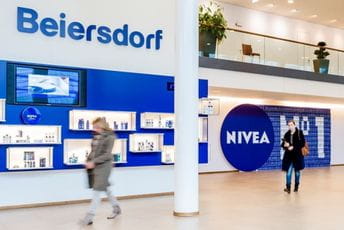 NIVEA donirala 5. 000 eura Nacionalnom udruženju medicinskih sestara i babica Crne Gore NIVEA donirala 5. 000 eura Nacionalnom udruženju medicinskih sestara i babica Crne Gore