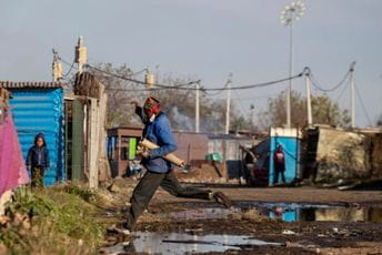Više stotina zaraženih koronom pobjeglo iz karantina Više stotina zaraženih koronom pobjeglo iz karantina