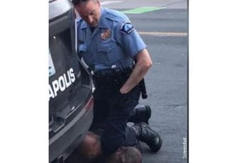Policajac koga terete za ubistvo Afroamerikanca Džordža Flojda - pušten iz zatvora Policajac koga terete za ubistvo Afroamerikanca Džordža Flojda - pušten iz zatvora