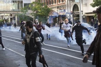 Tramp šalje dodatne federalne snage bezbjednosti u Portland zbog protesta Tramp šalje dodatne federalne snage bezbjednosti u Portland zbog protesta