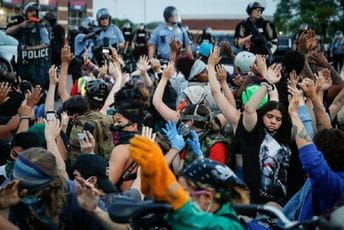 Brat ubijenog Flojda: Prestanite sa nasiljem Brat ubijenog Flojda: Prestanite sa nasiljem