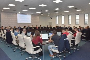 Senat Univerziteta Crne Gore predlaže 3.486 mjesta za upis na osnovne i 1.995 mjesta za upis na dvogodišnje master studije Senat Univerziteta Crne Gore predlaže 3.486 mjesta za upis na osnovne i 1.995 mjesta za upis na dvogodišnje master studije