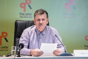 Pozvali Džakovića da vrati mandat i da ispred ličnog stavi interes većine građana Budve Pozvali Džakovića da vrati mandat i da ispred ličnog stavi interes većine građana Budve