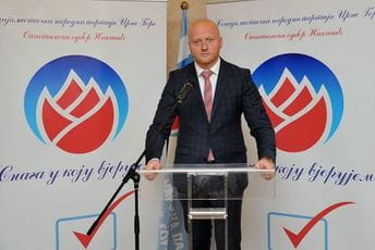 Vukić: Penzioneri, za razliku od funkcionera, ne traže stambene kredite već ono za što su radili cijelog života Vukić: Penzioneri, za razliku od funkcionera, ne traže stambene kredite već ono za što su radili cijelog života