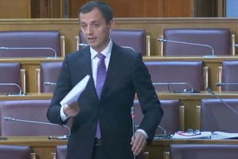 Bošković: Tvrda je neistina da se iz vojske otpuštaju Srbi Bošković: Tvrda je neistina da se iz vojske otpuštaju Srbi