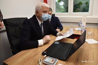 Marković označio početak izrade novih ličnih dokumenata Marković označio početak izrade novih ličnih dokumenata